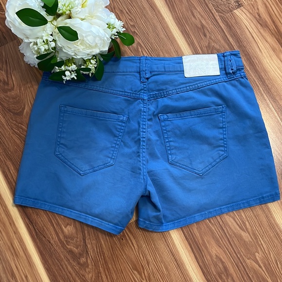 BCBGeneration Blue Denim 5-Pocket Style Shorts - Picture 3 of 6